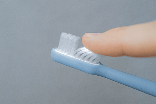 Is it better to have a soft or hard toothbrush? Make the right choice.
